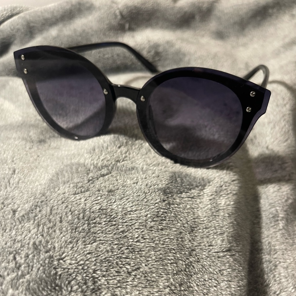 Black sunglasses